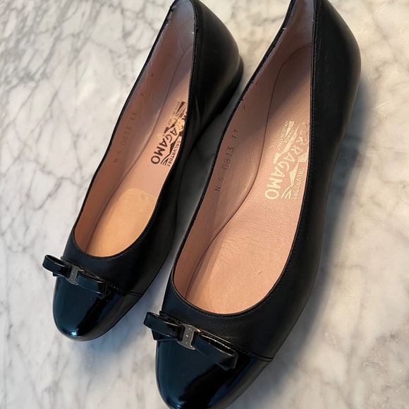 Salvatore Ferragamo ballet flats size 7 - Picture 1 of 10